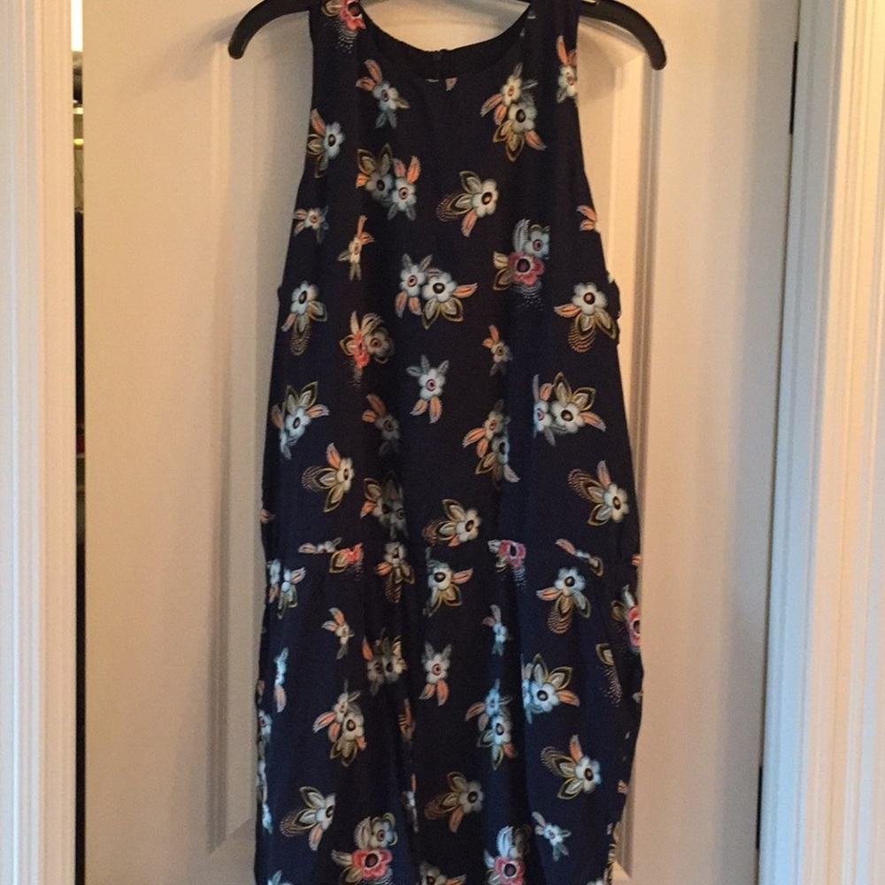 Sleeveless short romper with pockets